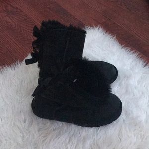 Black UGG boots.
